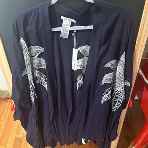 Chicos over shirt open in the front navy and white with palm trees